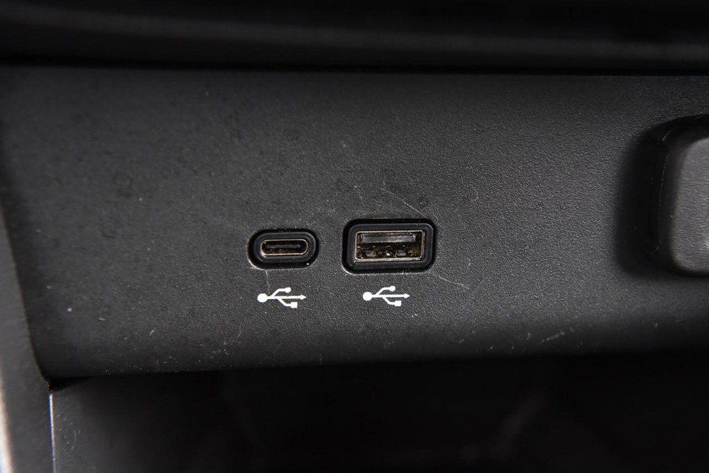 Buick Encore GX Vehicle Full-screen Gallery Image 15