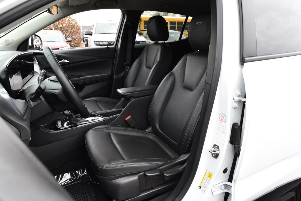 Buick Encore GX Vehicle Full-screen Gallery Image 19