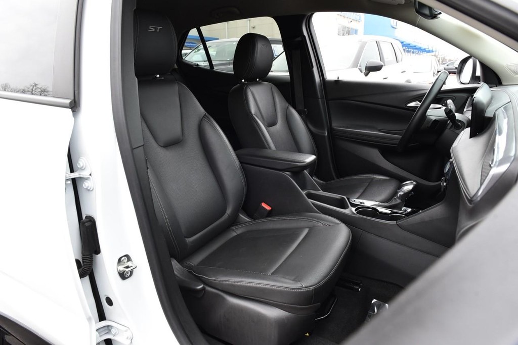 Buick Encore GX Vehicle Full-screen Gallery Image 20