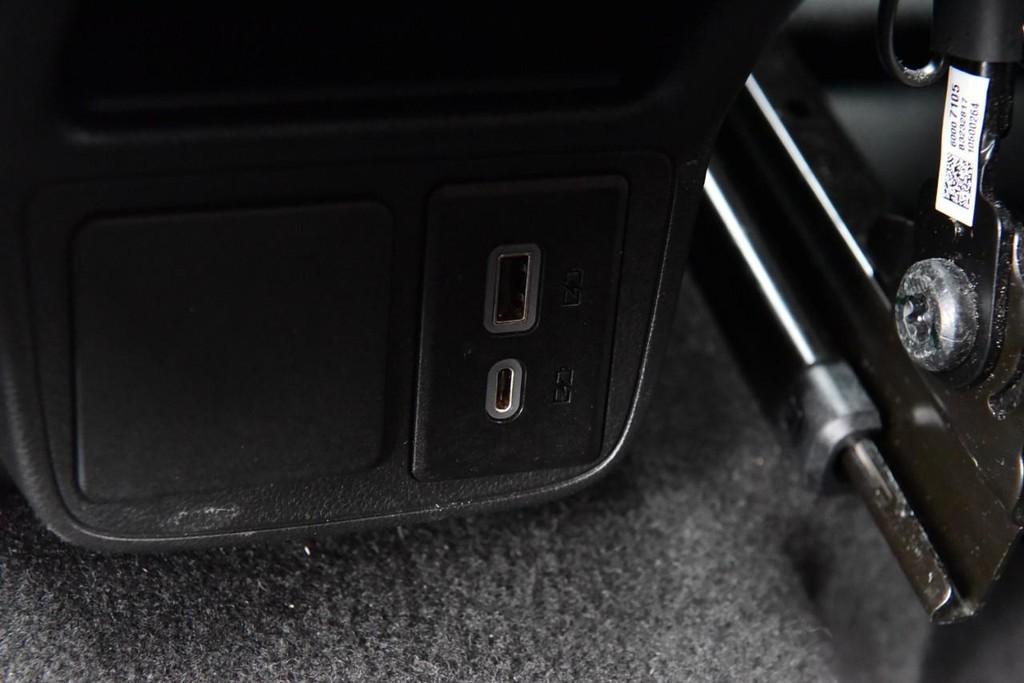 Buick Encore GX Vehicle Full-screen Gallery Image 22