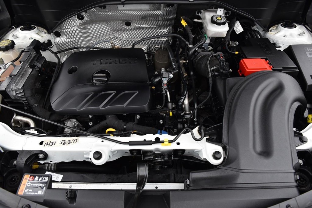 Buick Encore GX Vehicle Full-screen Gallery Image 24