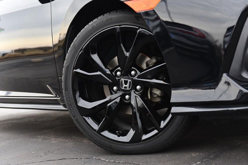 Honda Civic Hatchback Vehicle Image 03