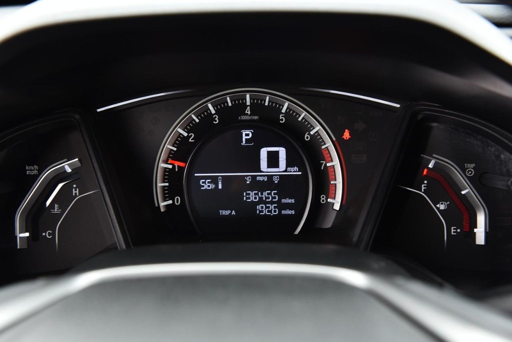 Honda Civic Hatchback Vehicle Image 10