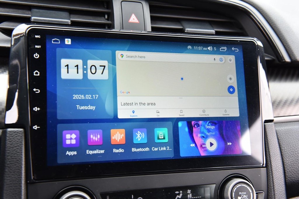 Honda Civic Hatchback Vehicle Image 12