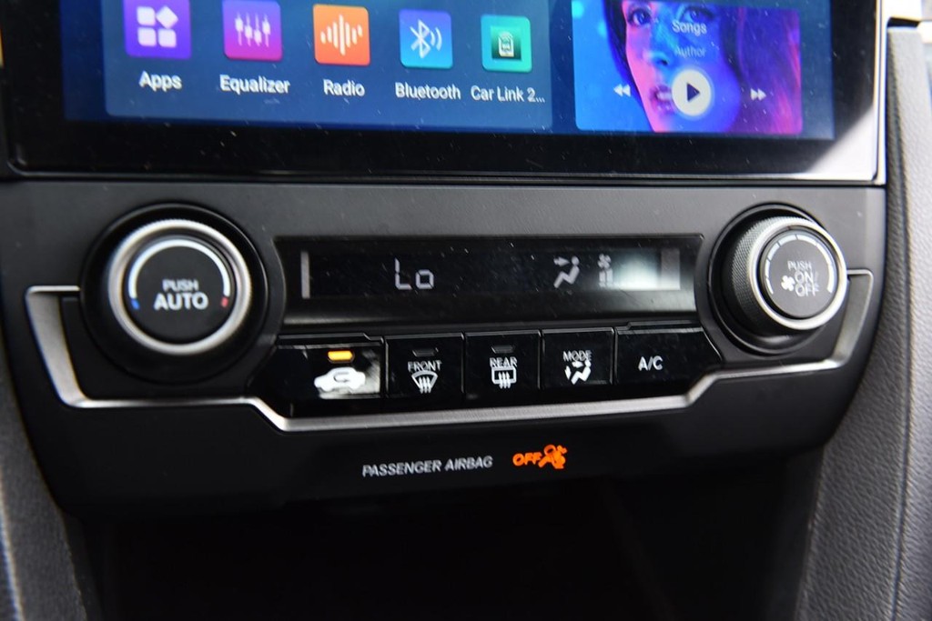 Honda Civic Hatchback Vehicle Image 13