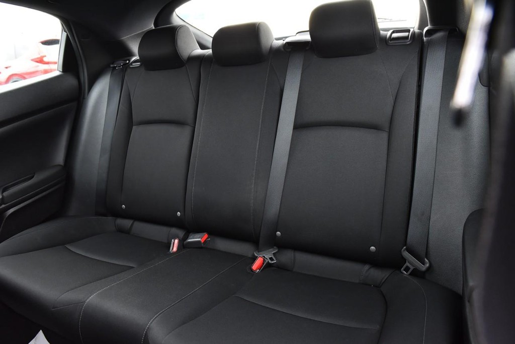 Honda Civic Hatchback Vehicle Image 18