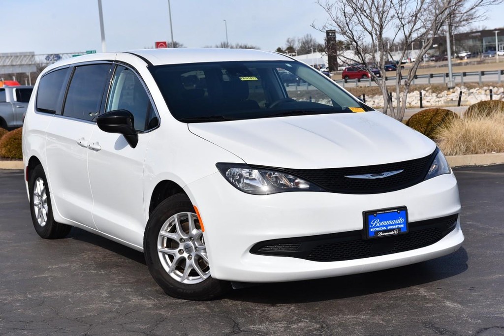 Chrysler Voyager Vehicle Image 02