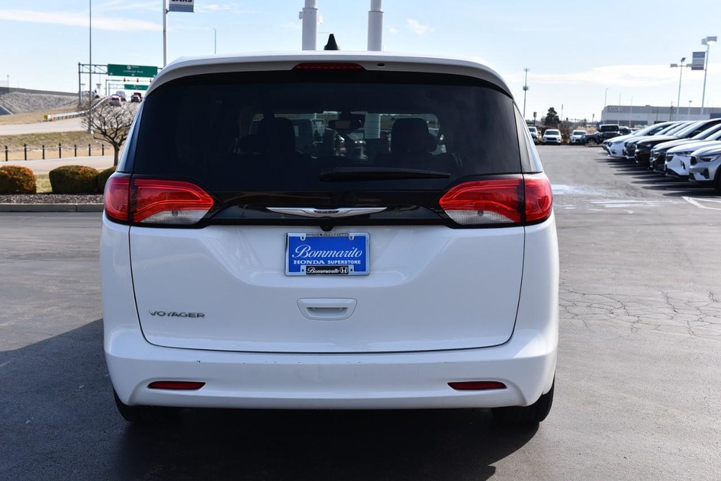 Chrysler Voyager Vehicle Image 06