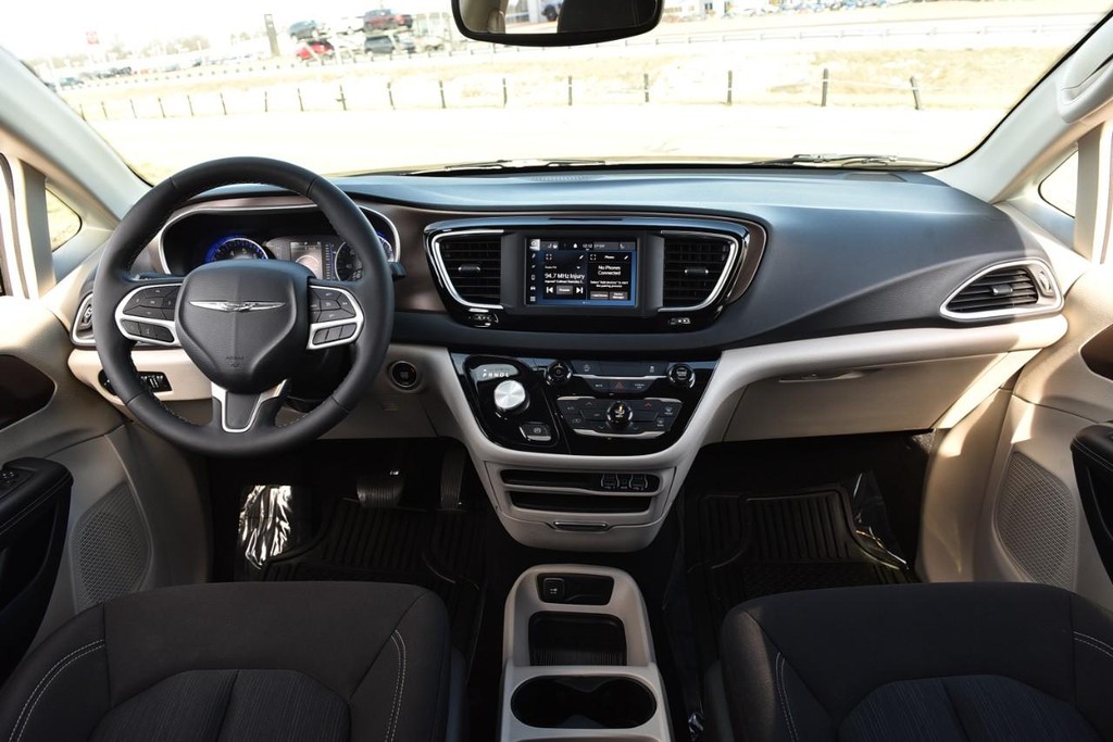 Chrysler Voyager Vehicle Image 07