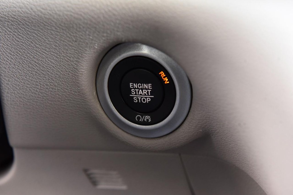 Chrysler Voyager Vehicle Image 16