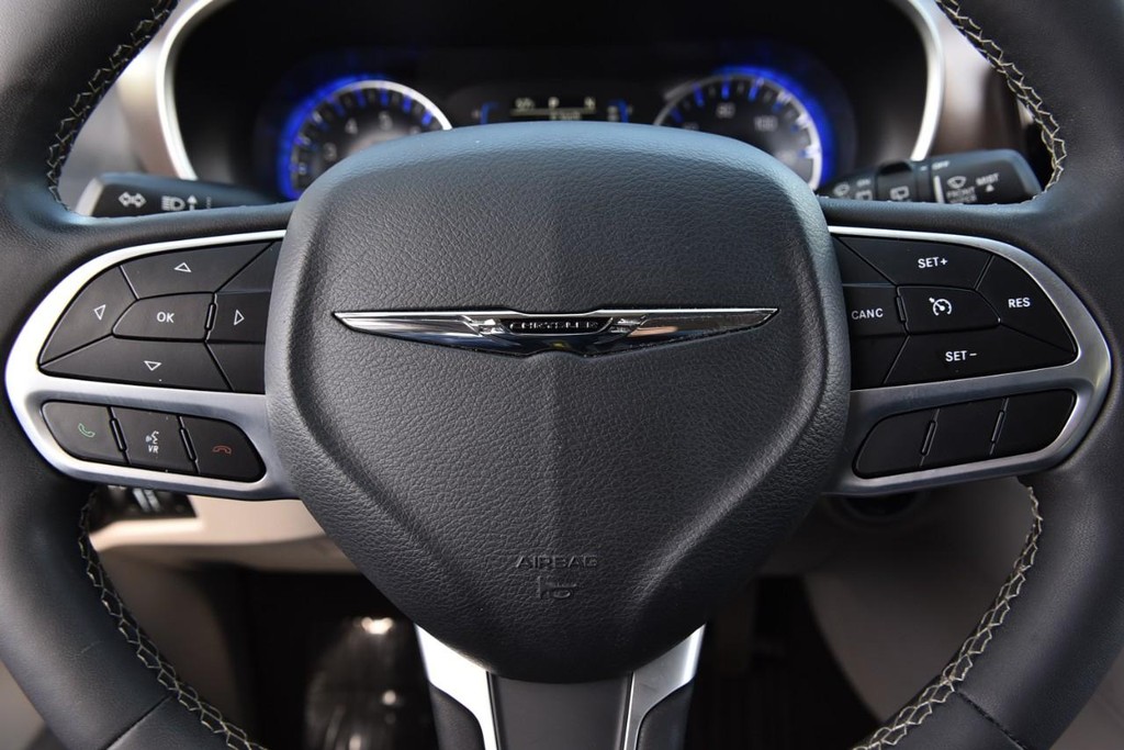 Chrysler Voyager Vehicle Image 17