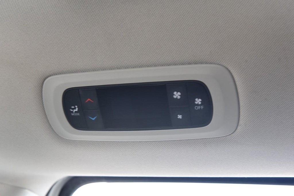 Chrysler Voyager Vehicle Image 21