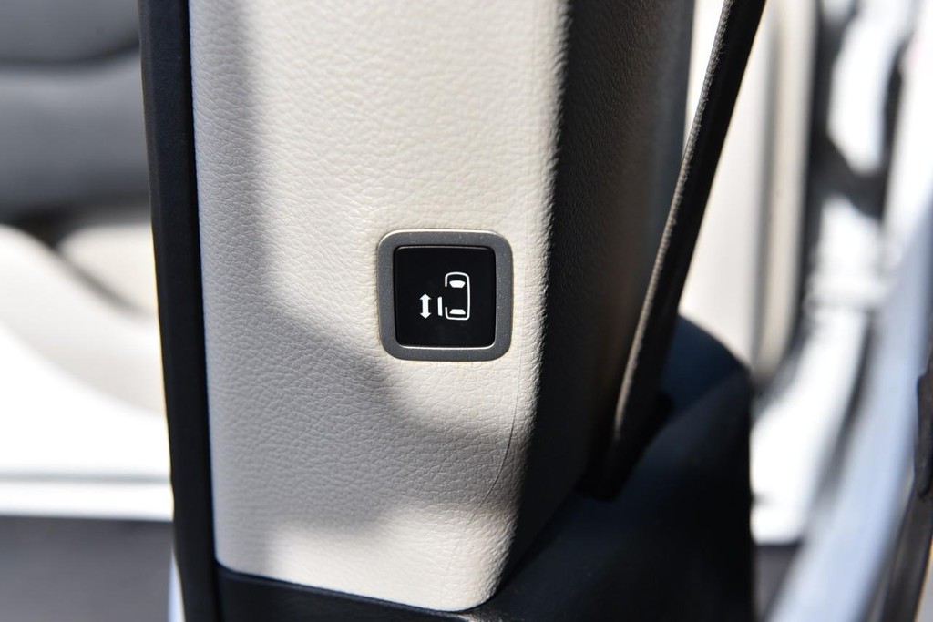 Chrysler Voyager Vehicle Image 22