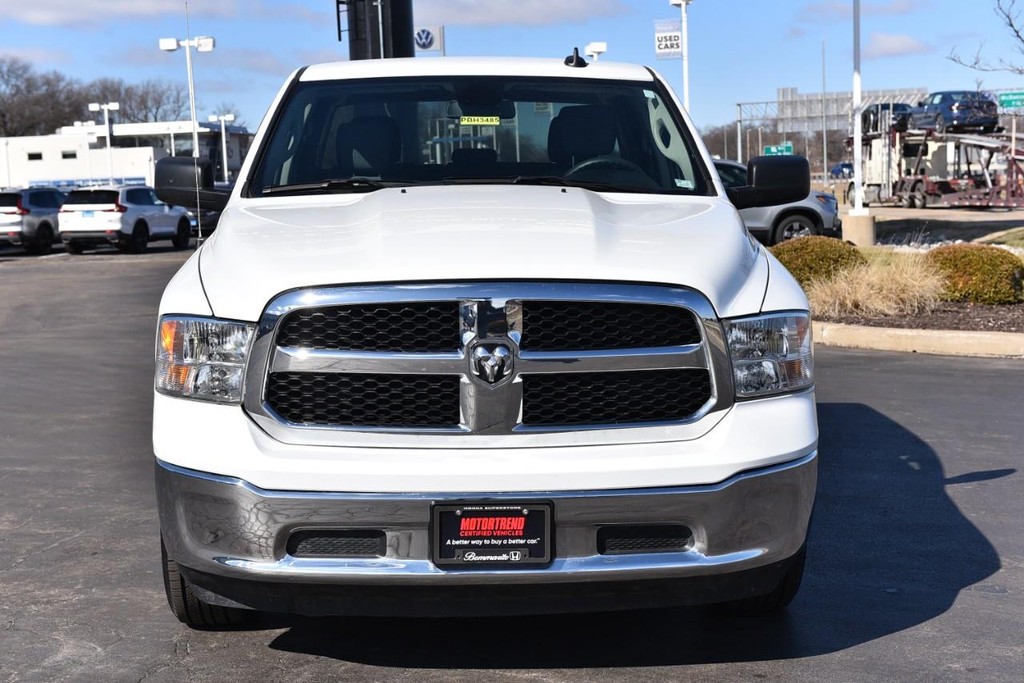 Ram 1500 Classic Vehicle Full-screen Gallery Image 4