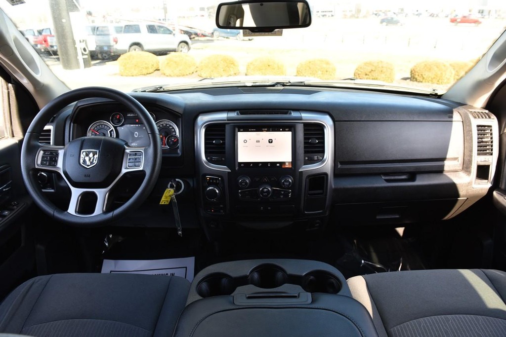 Ram 1500 Classic Vehicle Full-screen Gallery Image 8