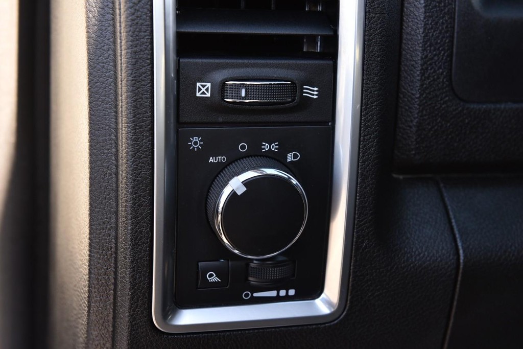 Ram 1500 Classic Vehicle Full-screen Gallery Image 11