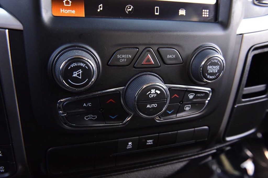 Ram 1500 Classic Vehicle Full-screen Gallery Image 15