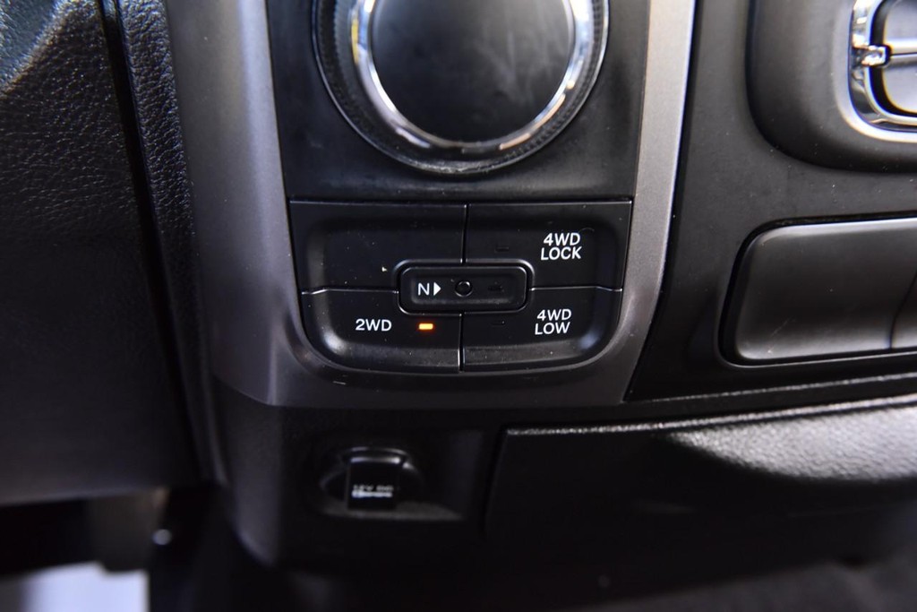 Ram 1500 Classic Vehicle Full-screen Gallery Image 17