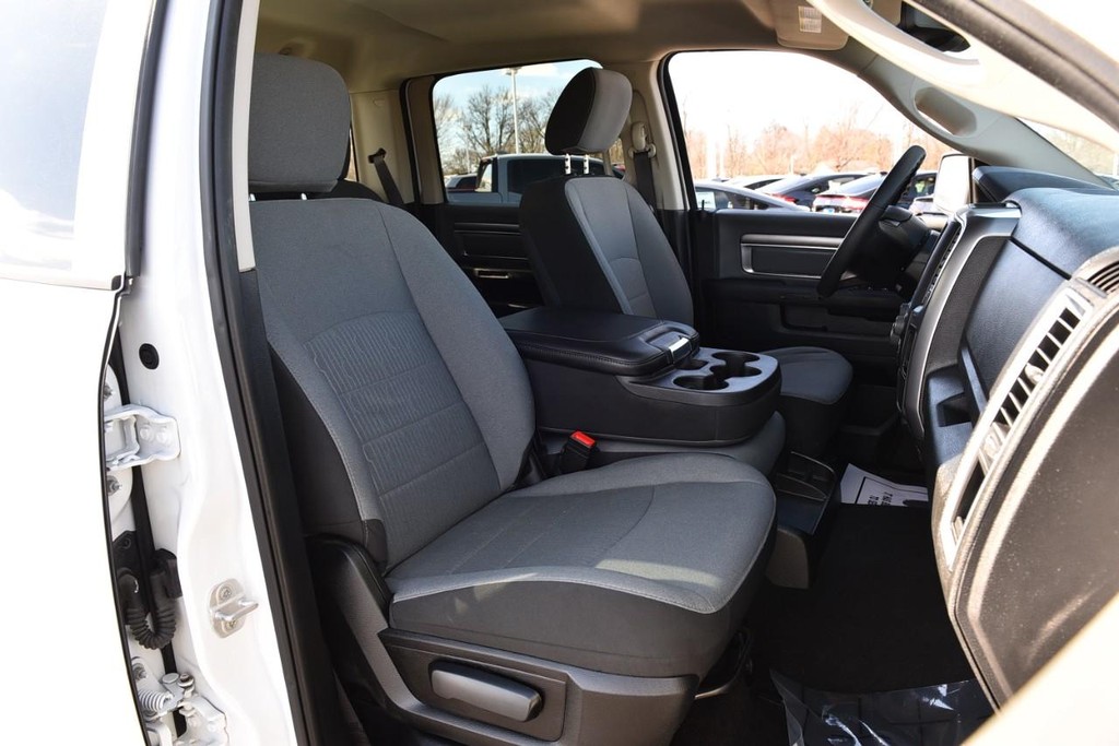 Ram 1500 Classic Vehicle Full-screen Gallery Image 20