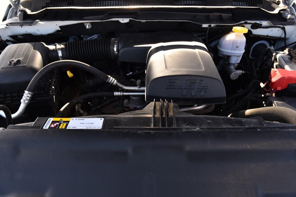 Ram 1500 Classic Vehicle Full-screen Gallery Image 23