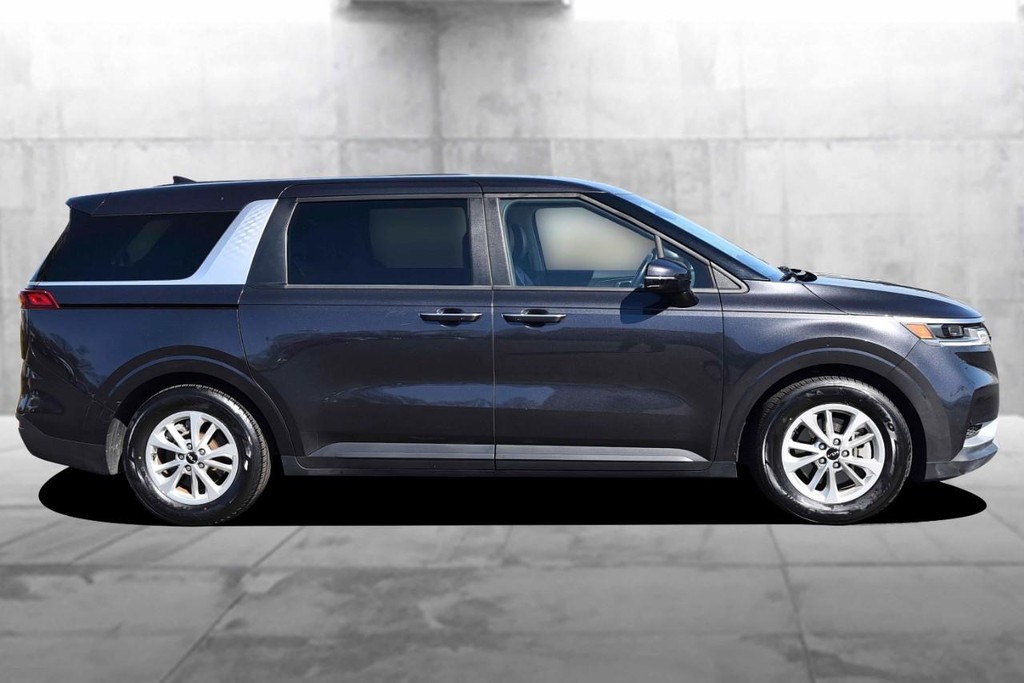 Kia Carnival Vehicle Full-screen Gallery Image 5