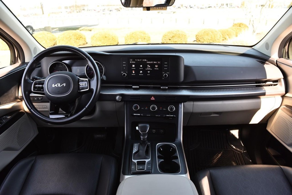 Kia Carnival Vehicle Full-screen Gallery Image 7