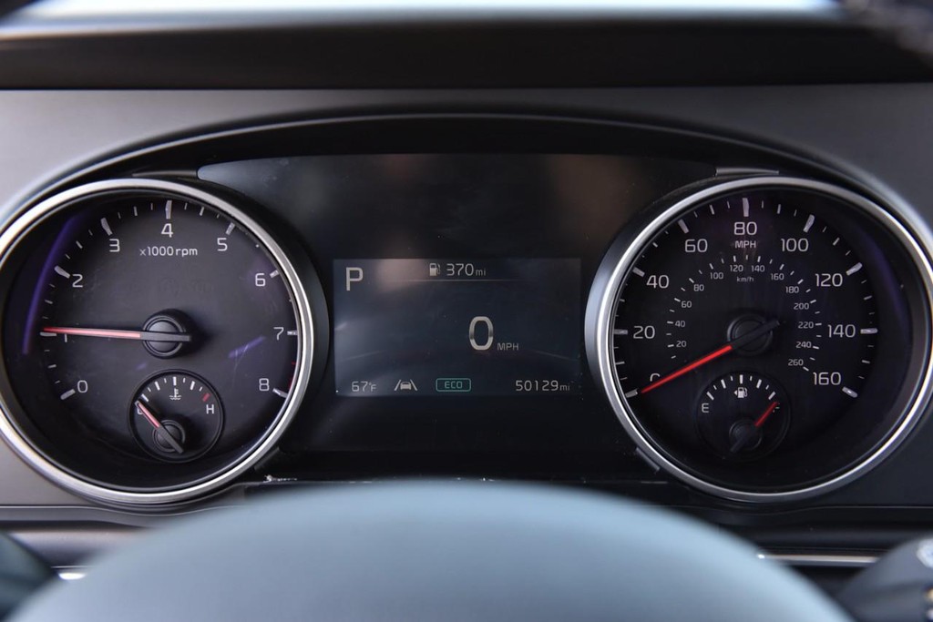 Kia Carnival Vehicle Full-screen Gallery Image 11