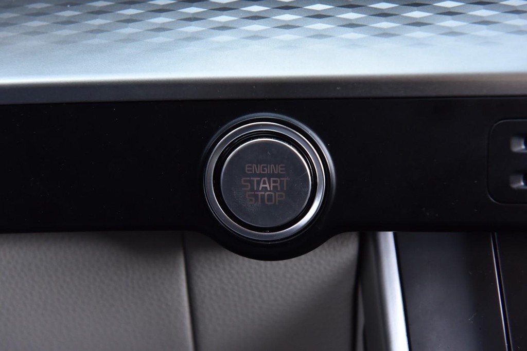 Kia Carnival Vehicle Full-screen Gallery Image 15