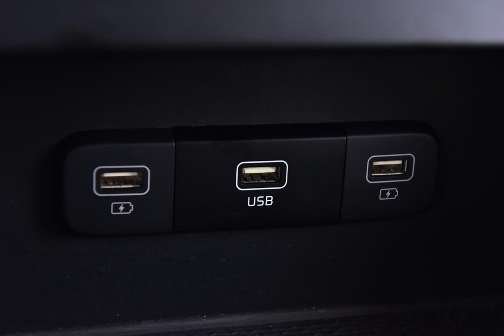 Kia Carnival Vehicle Full-screen Gallery Image 16