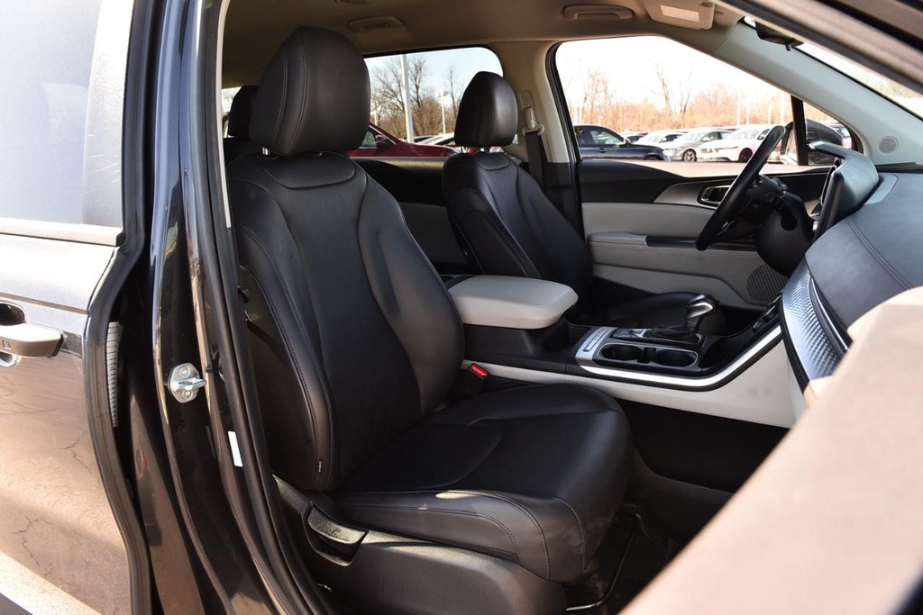 Kia Carnival Vehicle Full-screen Gallery Image 20