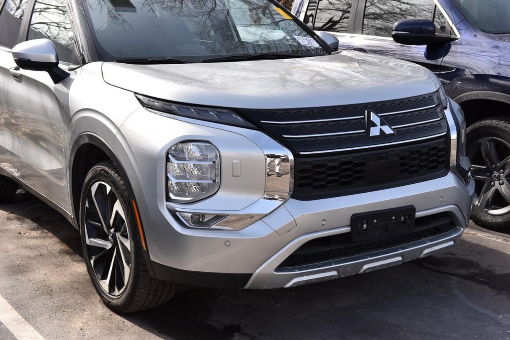 Mitsubishi Outlander Vehicle Image 02