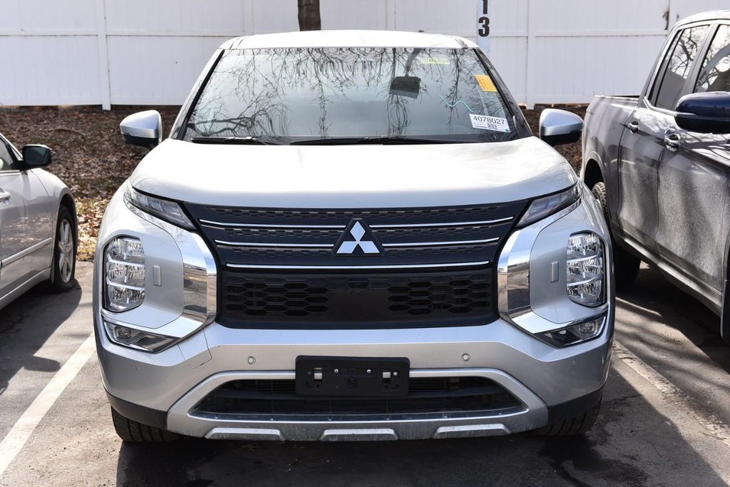 Mitsubishi Outlander Vehicle Image 03