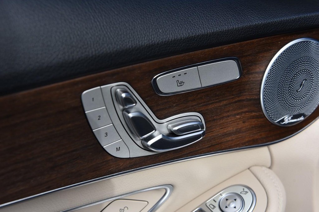 Mercedes-Benz C-Class Vehicle Image 10