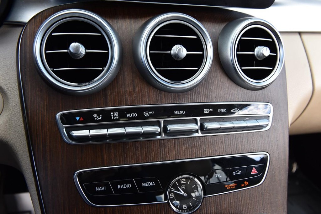 Mercedes-Benz C-Class Vehicle Image 16