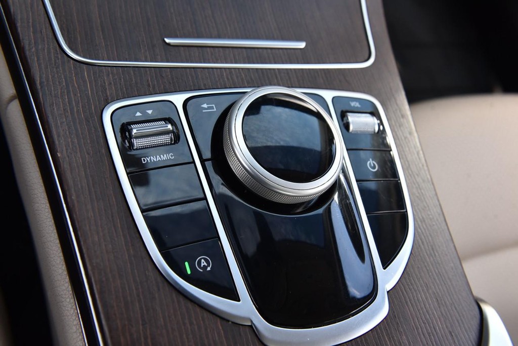 Mercedes-Benz C-Class Vehicle Image 17