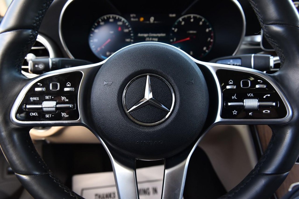 Mercedes-Benz C-Class Vehicle Image 19