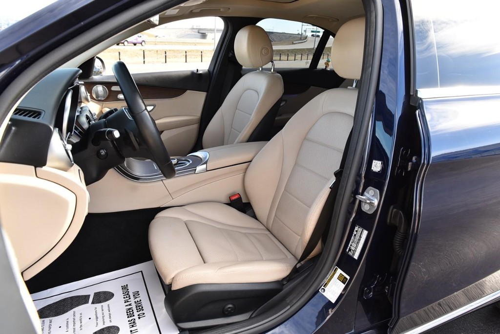 Mercedes-Benz C-Class Vehicle Image 20