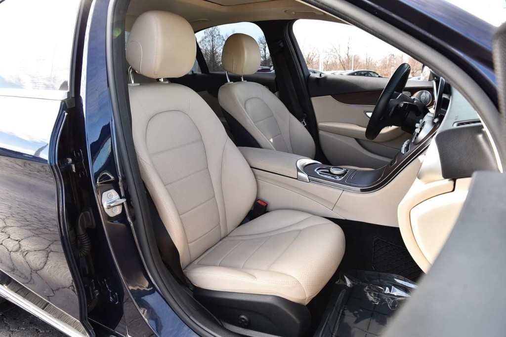 Mercedes-Benz C-Class Vehicle Image 21