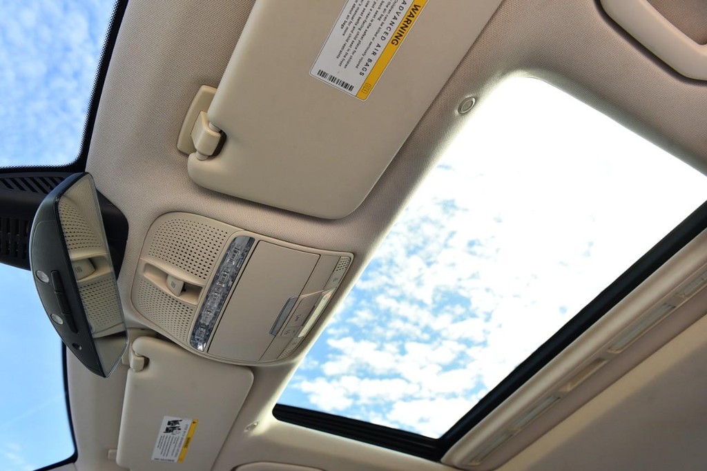 Mercedes-Benz C-Class Vehicle Image 22