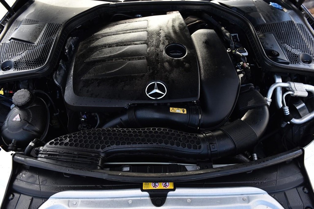 Mercedes-Benz C-Class Vehicle Image 26