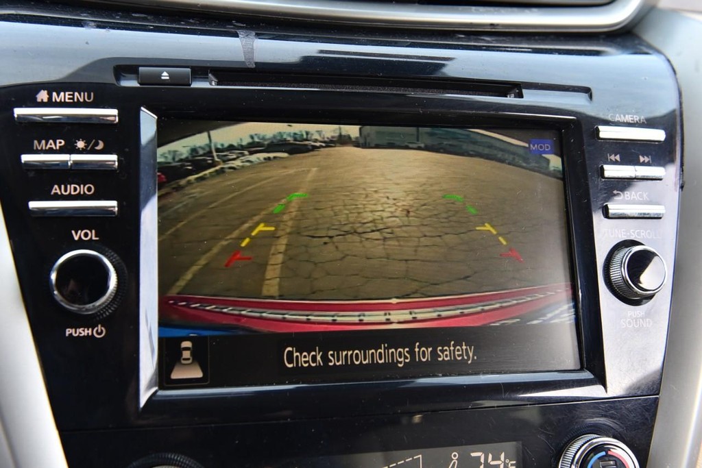 Nissan Murano Vehicle Image 16