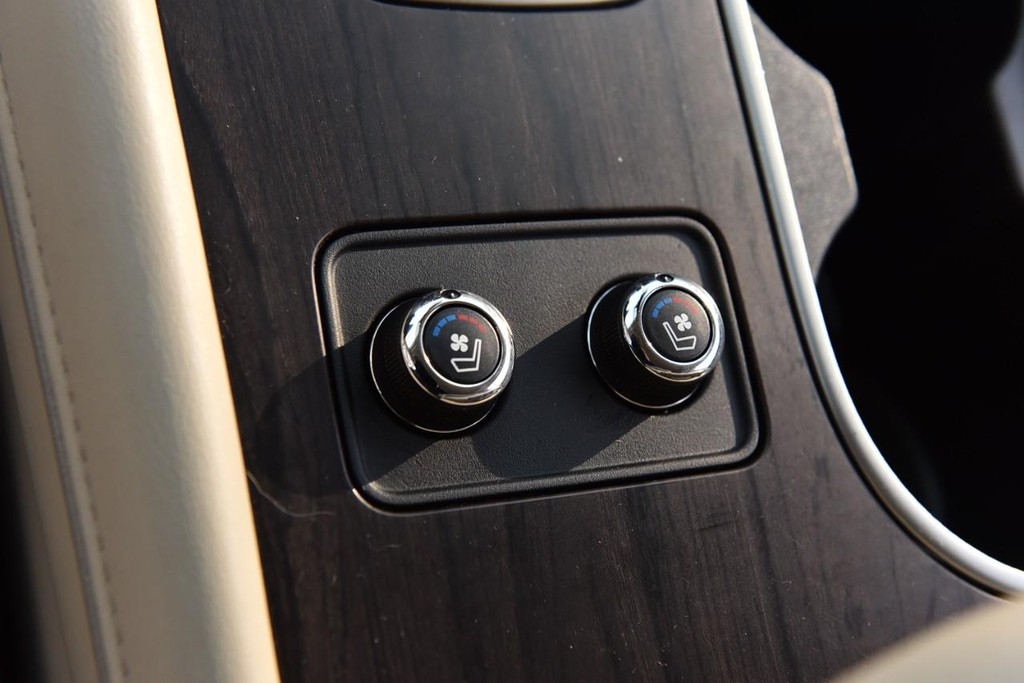 Nissan Murano Vehicle Image 21