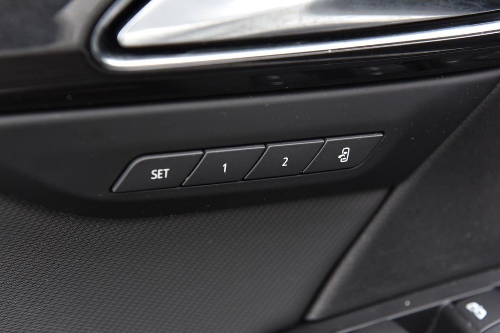 Buick Envision Vehicle Image 10