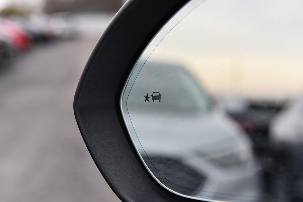 Buick Envision Vehicle Image 11