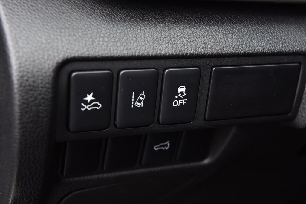 Mitsubishi Eclipse Cross Vehicle Image 10