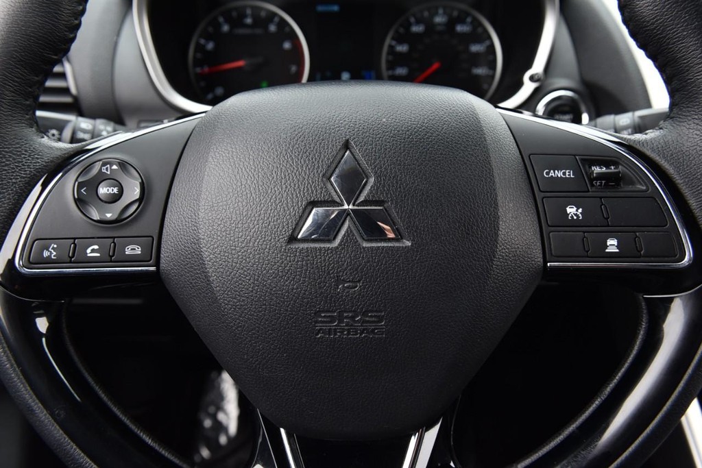 Mitsubishi Eclipse Cross Vehicle Image 17