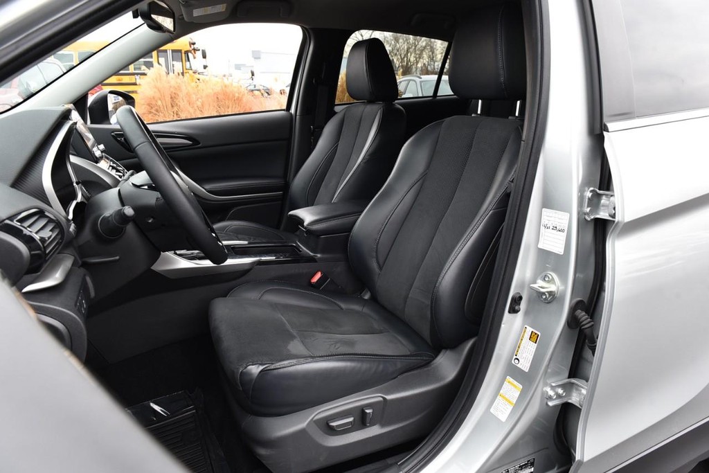 Mitsubishi Eclipse Cross Vehicle Image 18