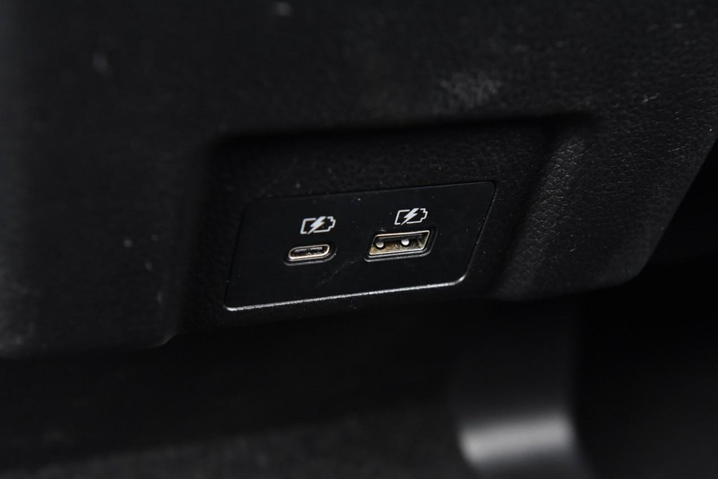 Mitsubishi Eclipse Cross Vehicle Image 21