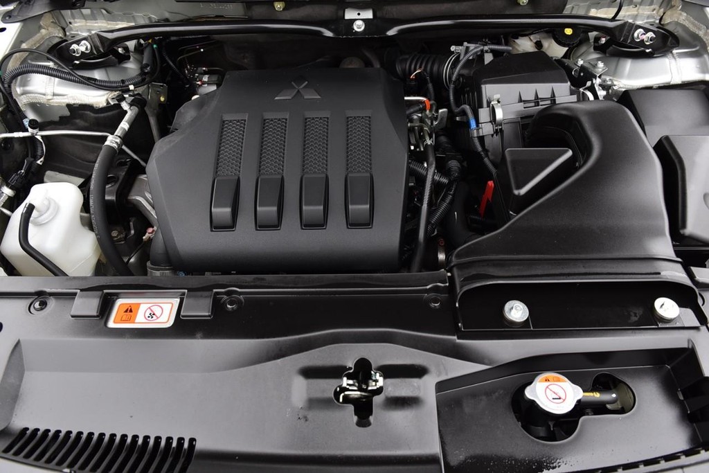 Mitsubishi Eclipse Cross Vehicle Image 24