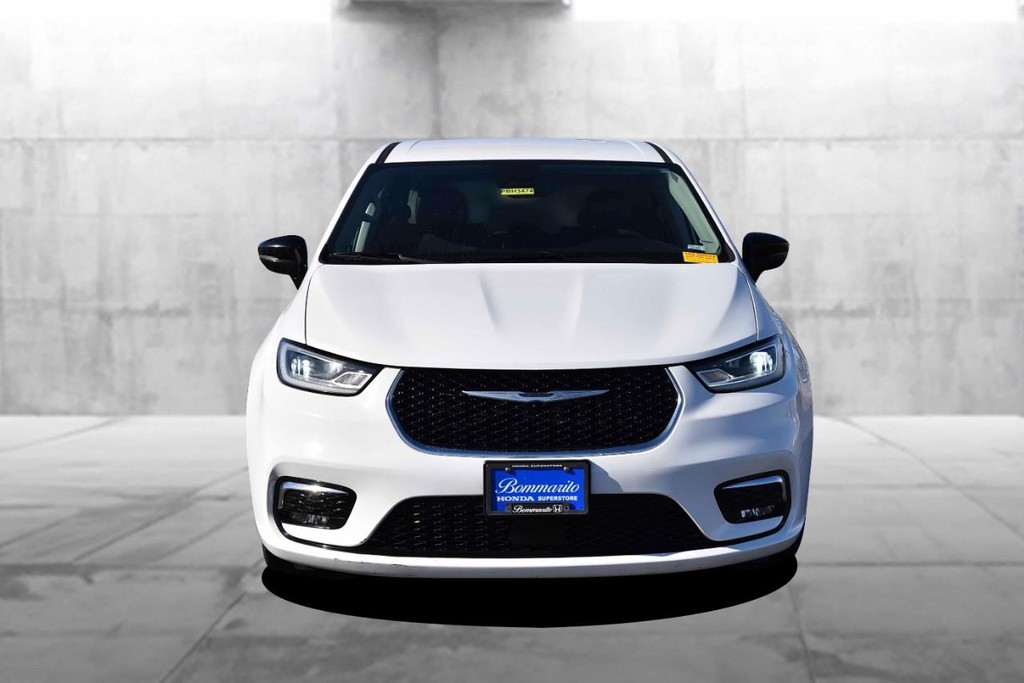 Chrysler Pacifica Vehicle Image 04